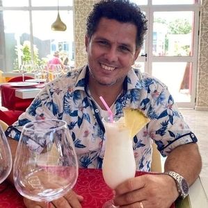 Meet your Posher, Mario lino